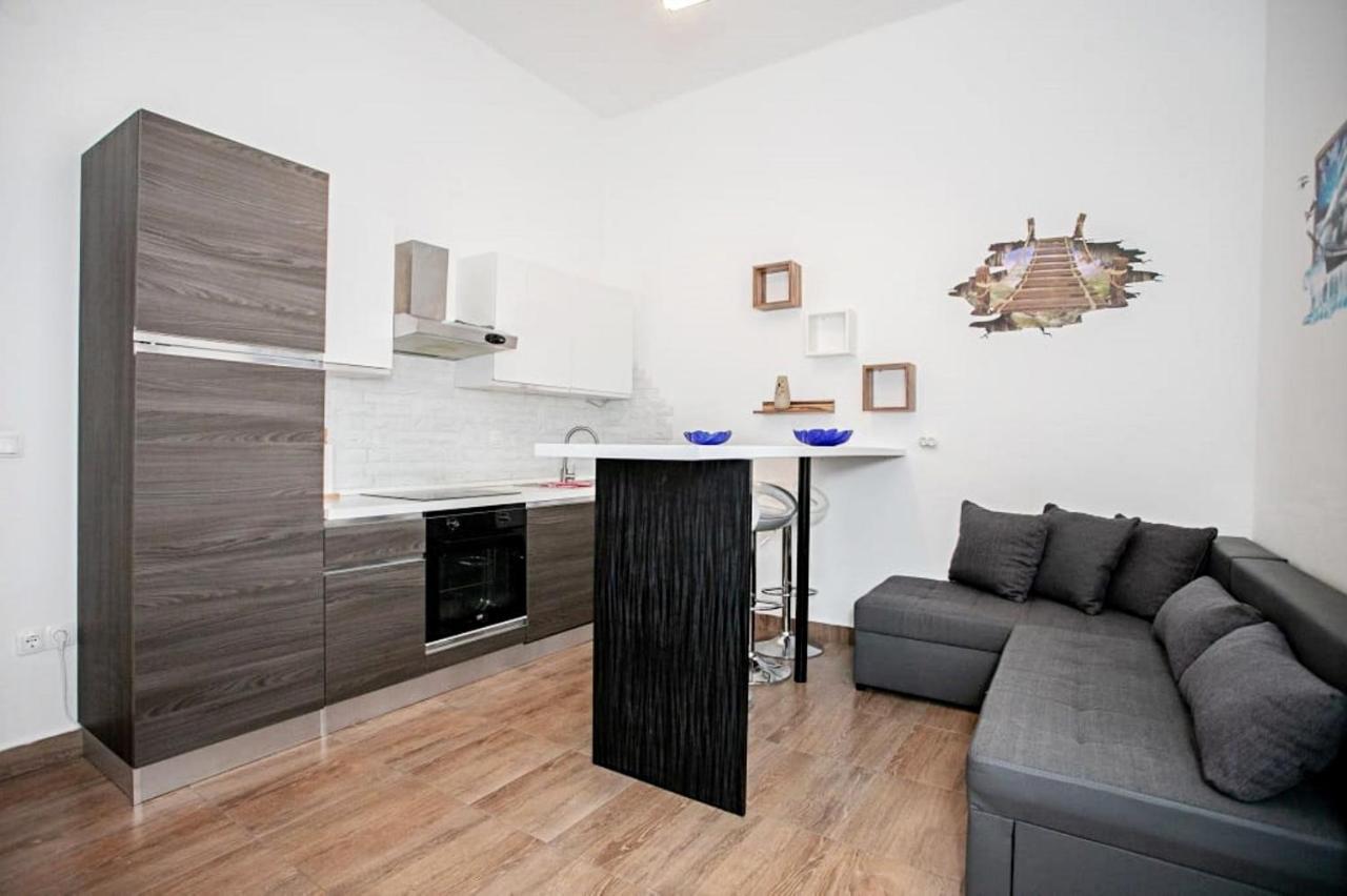 Apartments Punta 2 โอมิช ภายนอก รูปภาพ