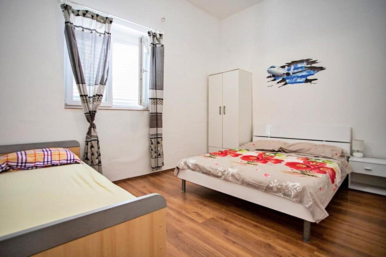 Apartments Punta 2 โอมิช ภายนอก รูปภาพ