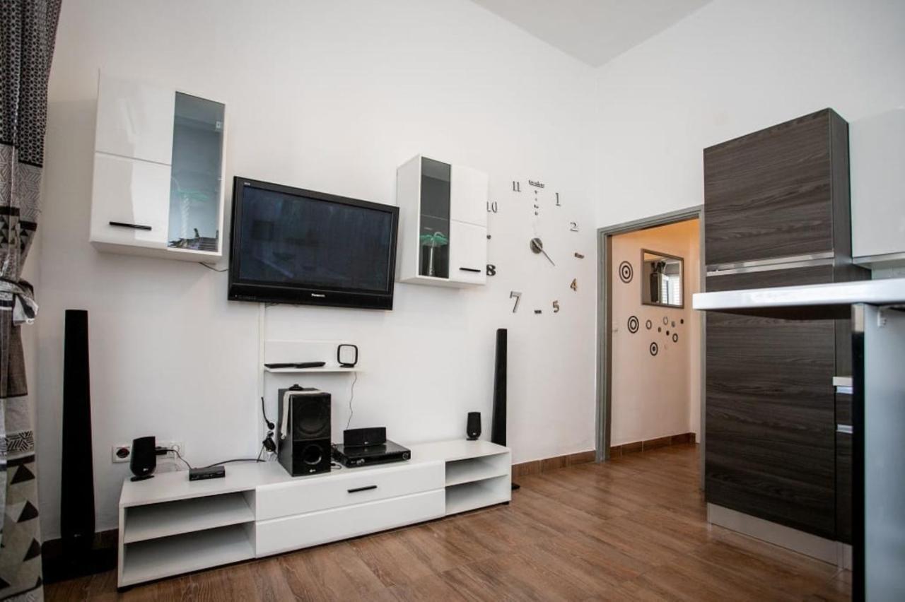 Apartments Punta 2 โอมิช ภายนอก รูปภาพ